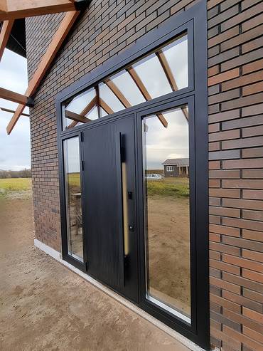 Входная группа с остеклением